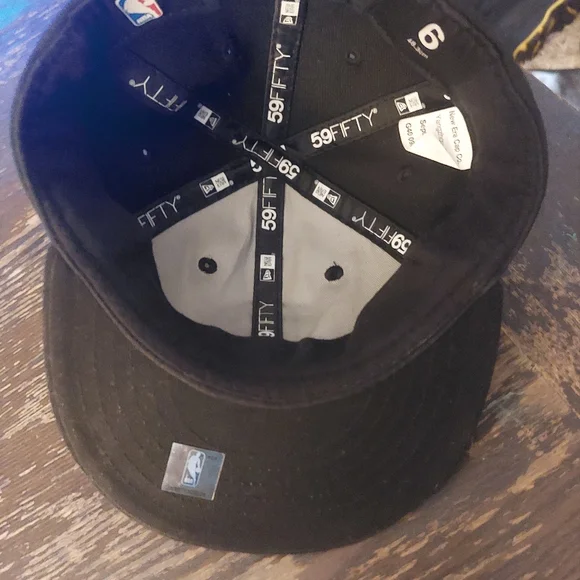 Infant Toronto Raptors hat - Picture 3 of 4